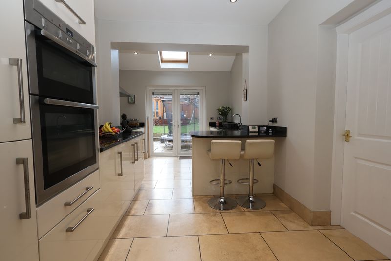 Kitchen/Breakfast- click for photo gallery